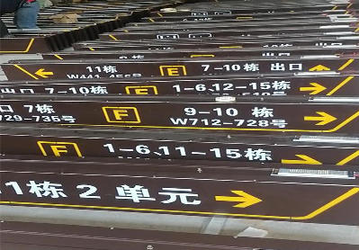 确山广告标识中，常见的几种安装方式。